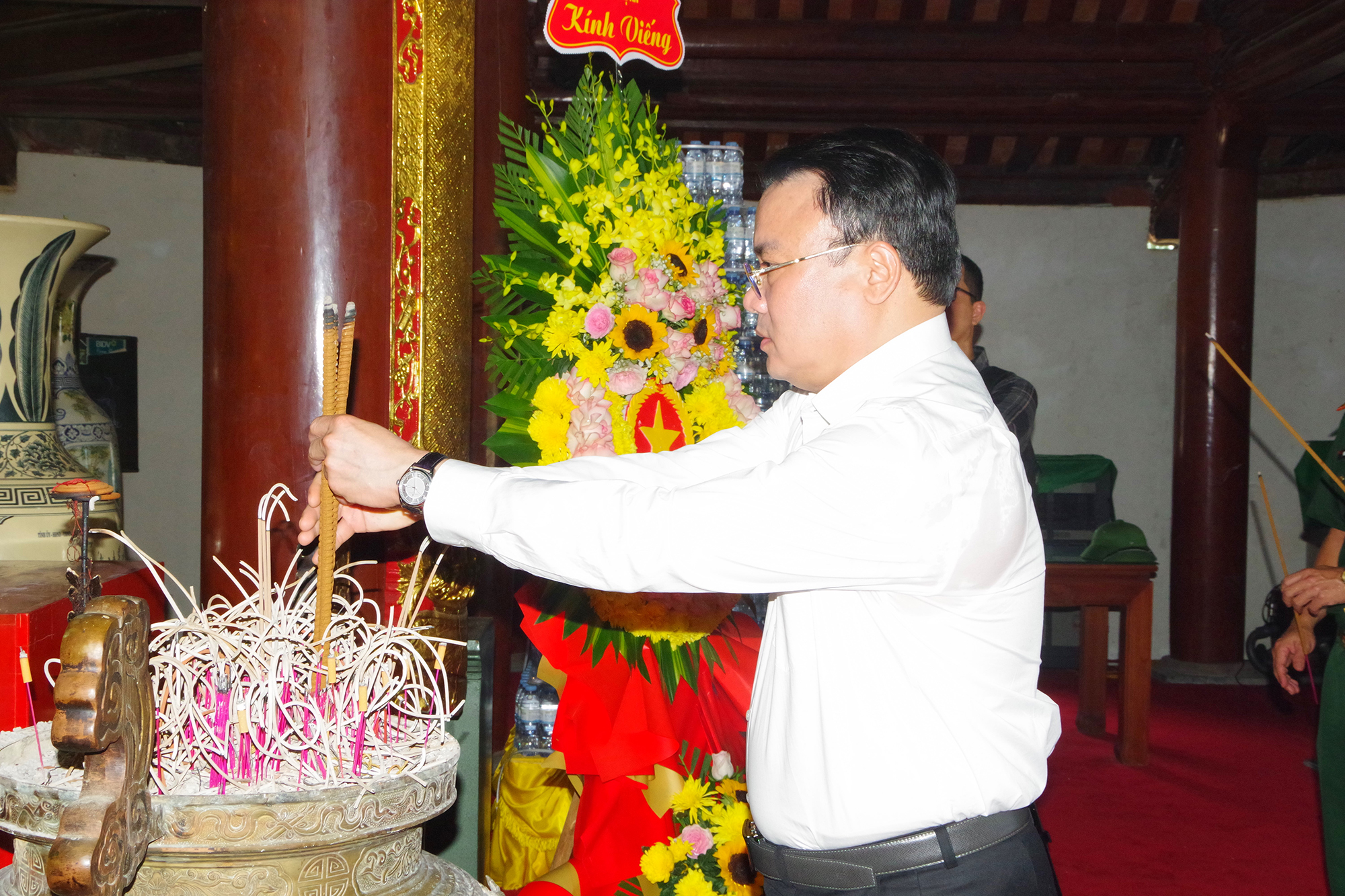 Anh-tin-bai
